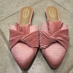 NWOB Women's Pink Bow Front Pleated Mules